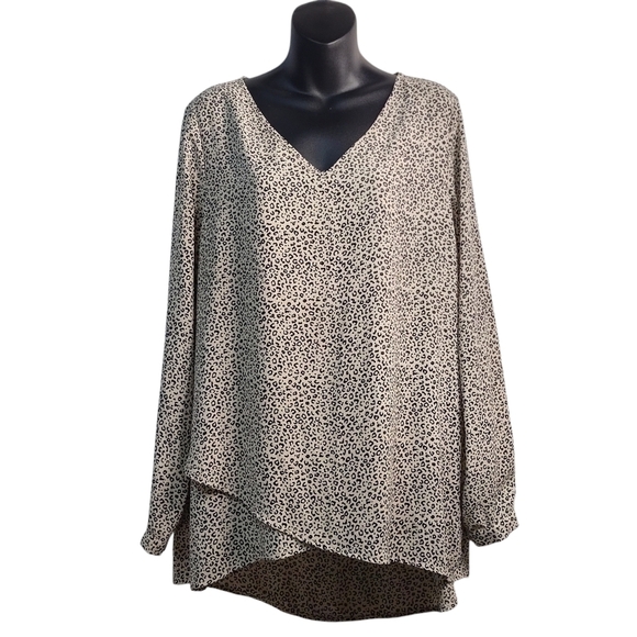Chelsea & Theodore Tops - Chelsea & Theodore Blouse Women’s Leopard Print Crossover Hem V-Neck  Size Large